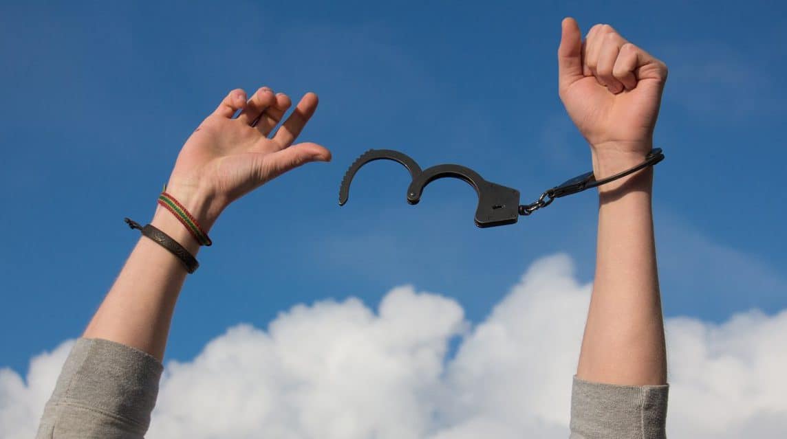rsz 1freedom handcuffs hands 247851 e1522941722226
